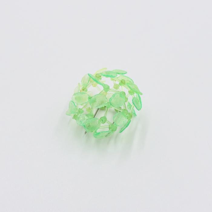 Small Flower Brooch_Green by Floor Mommersteeg