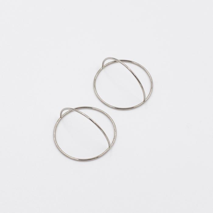 1/2 Circle Earrings White Gold by Herman Hermsen